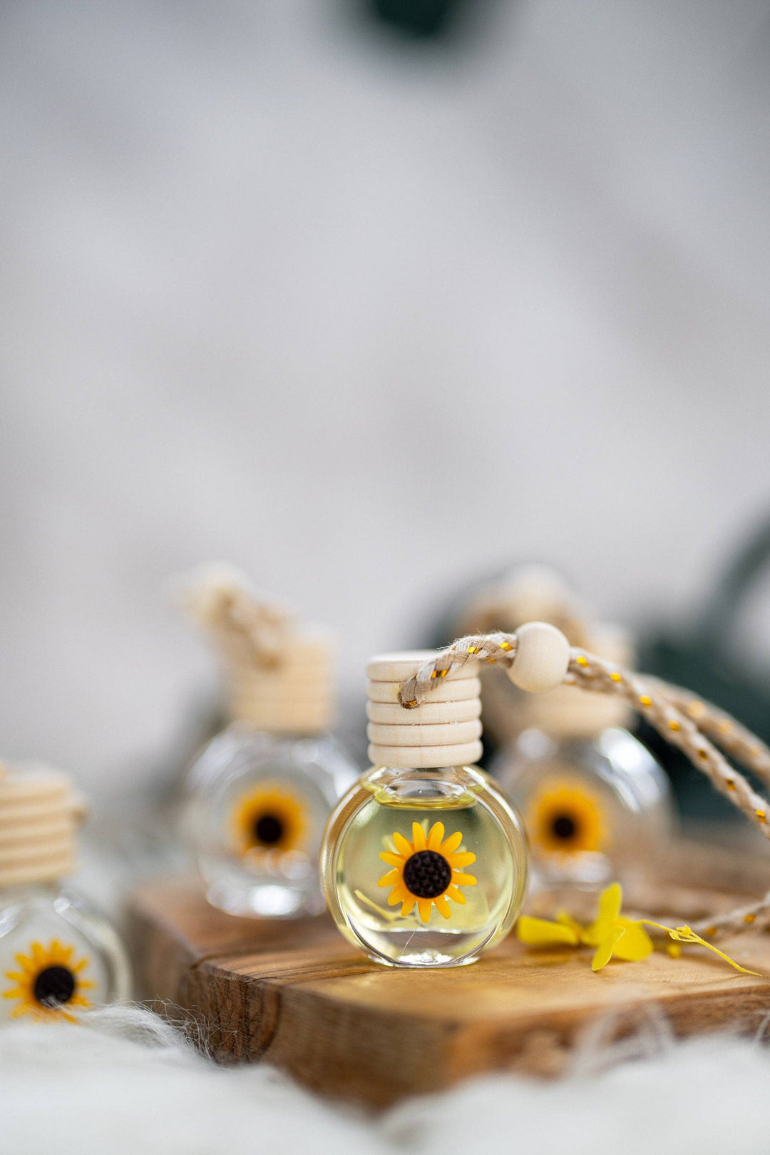 MySunshineCandless - SunFlower Car Diffuser,Air Freshener,Cute Flower Design Car accessories for women ,Hanging Diffuser , Luxury/ Spring/Summer Car Diffuser