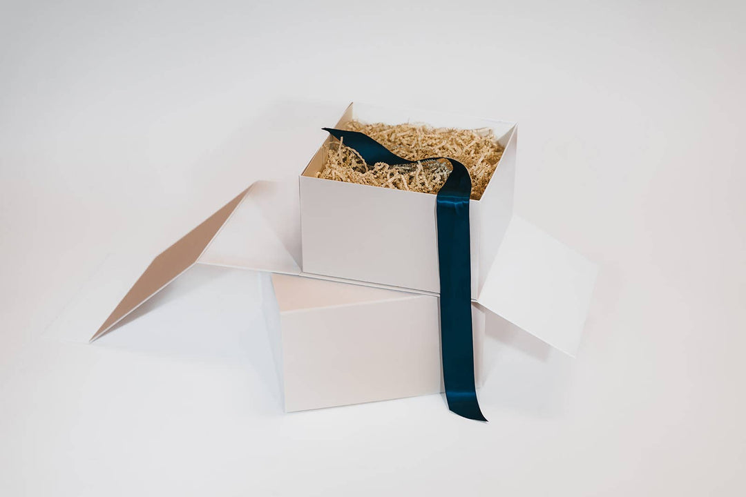Giften Market - Magnetic White Folding Gift Box - Luxury Gift Wrap