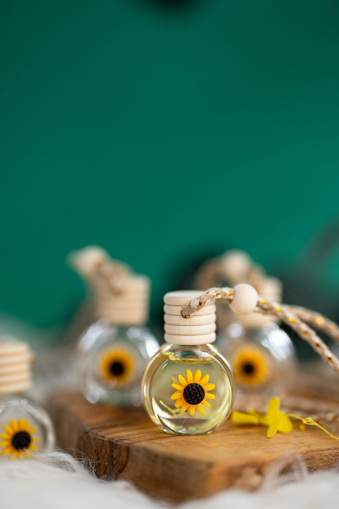 MySunshineCandless - SunFlower Car Diffuser,Air Freshener,Cute Flower Design Car accessories for women ,Hanging Diffuser , Luxury/ Spring/Summer Car Diffuser