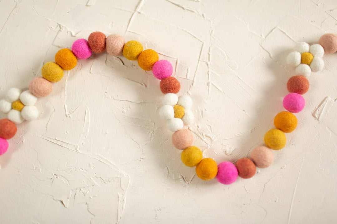 Joy Felts - Spring daisy chain garland