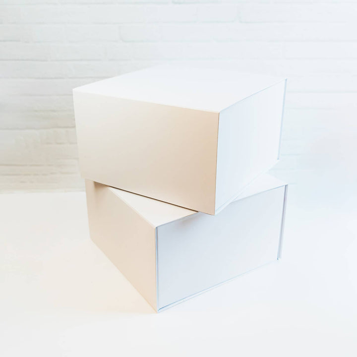 Giften Market - Magnetic White Folding Gift Box - Luxury Gift Wrap