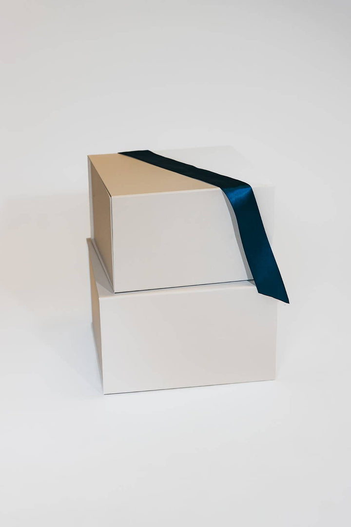 Giften Market - Magnetic White Folding Gift Box - Luxury Gift Wrap