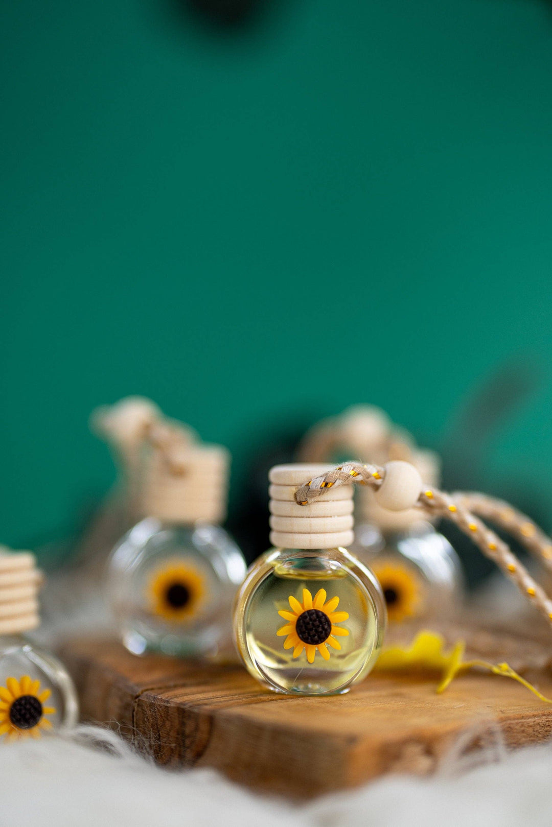 MySunshineCandless - SunFlower Car Diffuser,Air Freshener,Cute Flower Design Car accessories for women ,Hanging Diffuser , Luxury/ Spring/Summer Car Diffuser