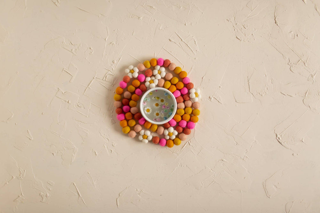 Joy Felts - Spring daisy chain garland